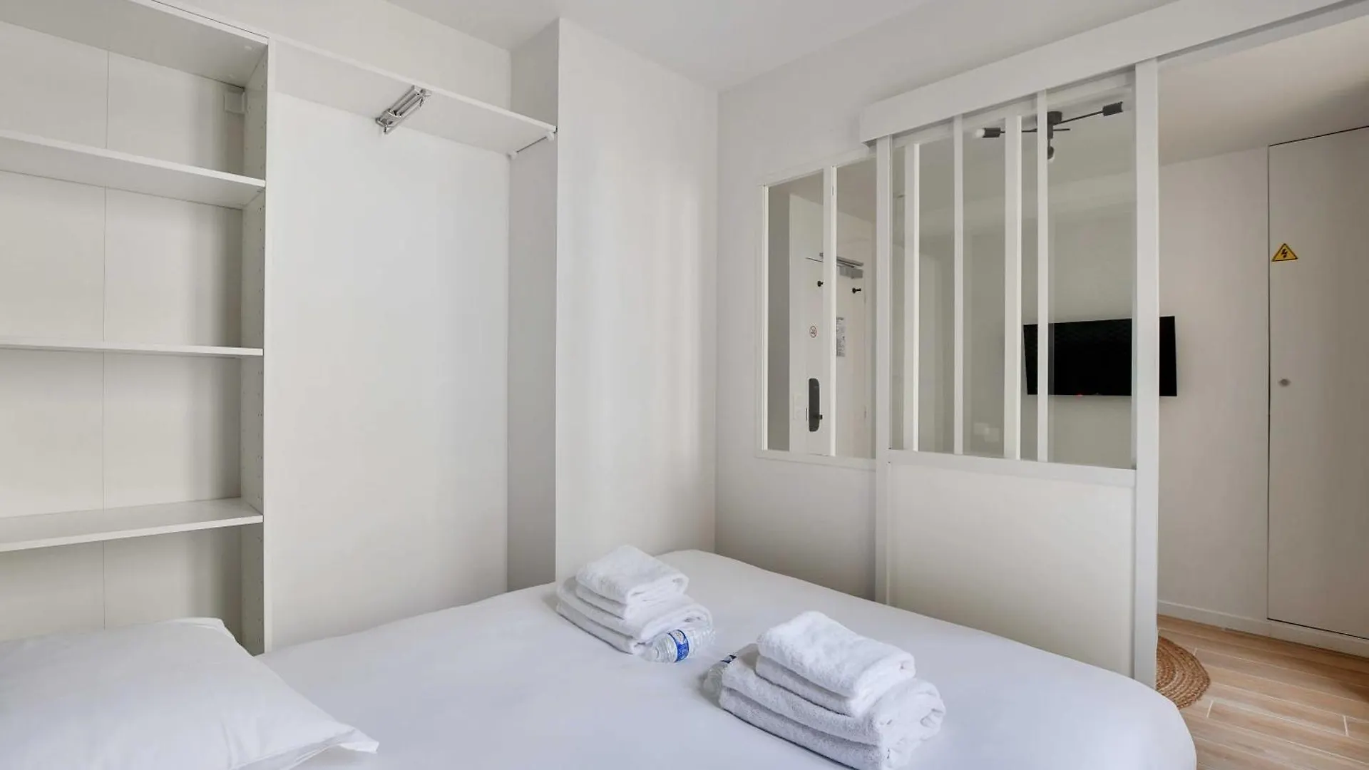 Residence Paris Republique 0*,  France