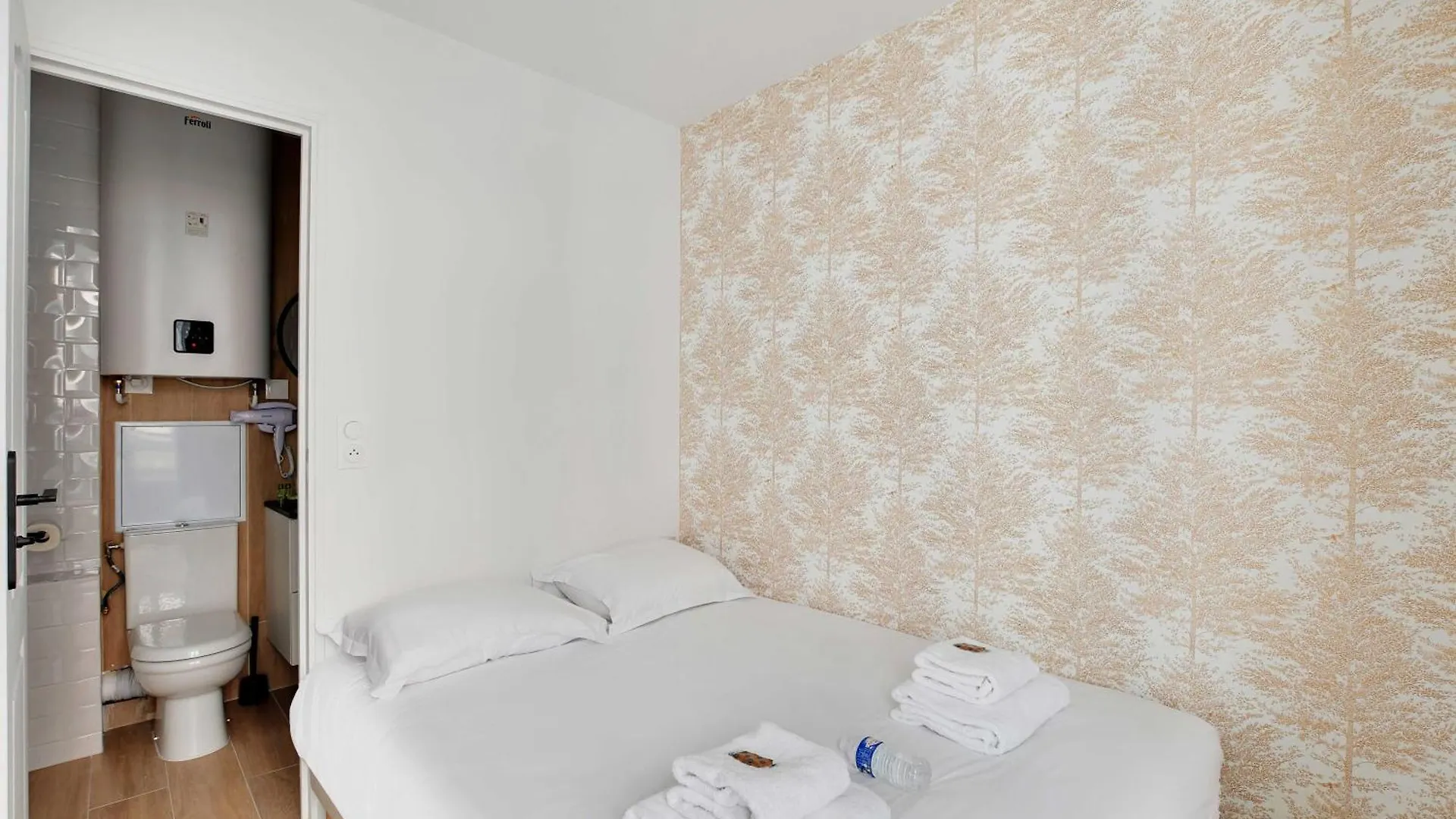 Residence Paris Republique 0*,  France
